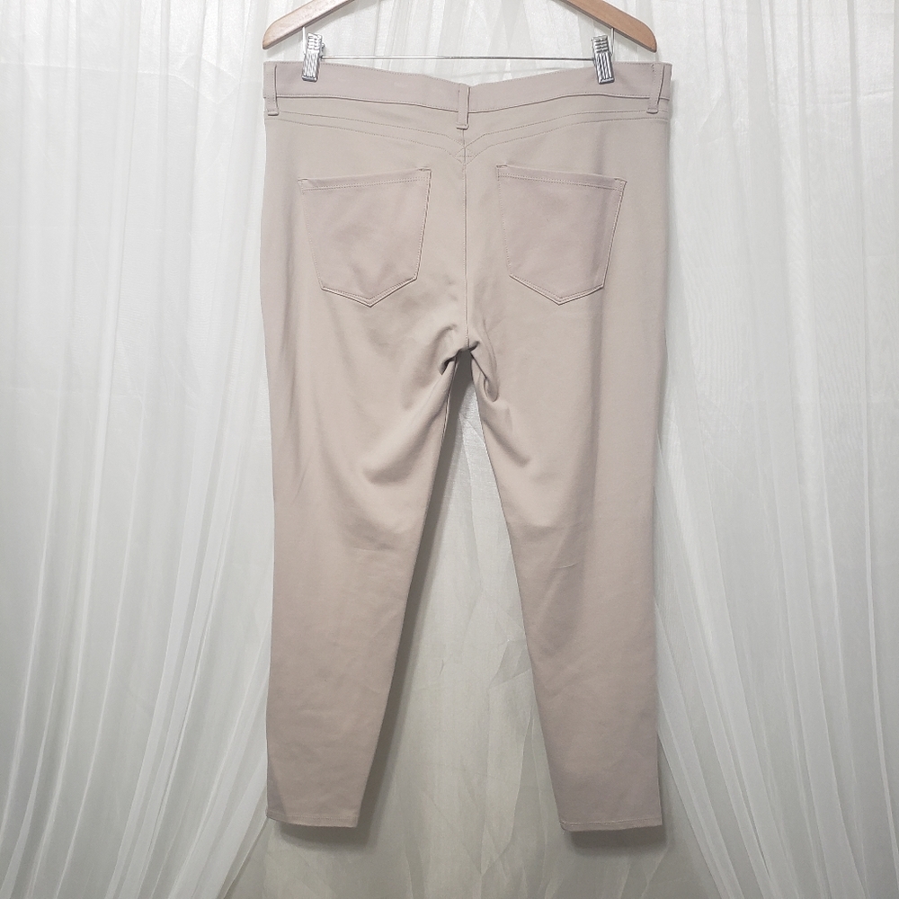 Yummie NWT Sz XL Dena Skimmer Ponte Pant Taupe - Picture 4 of 12